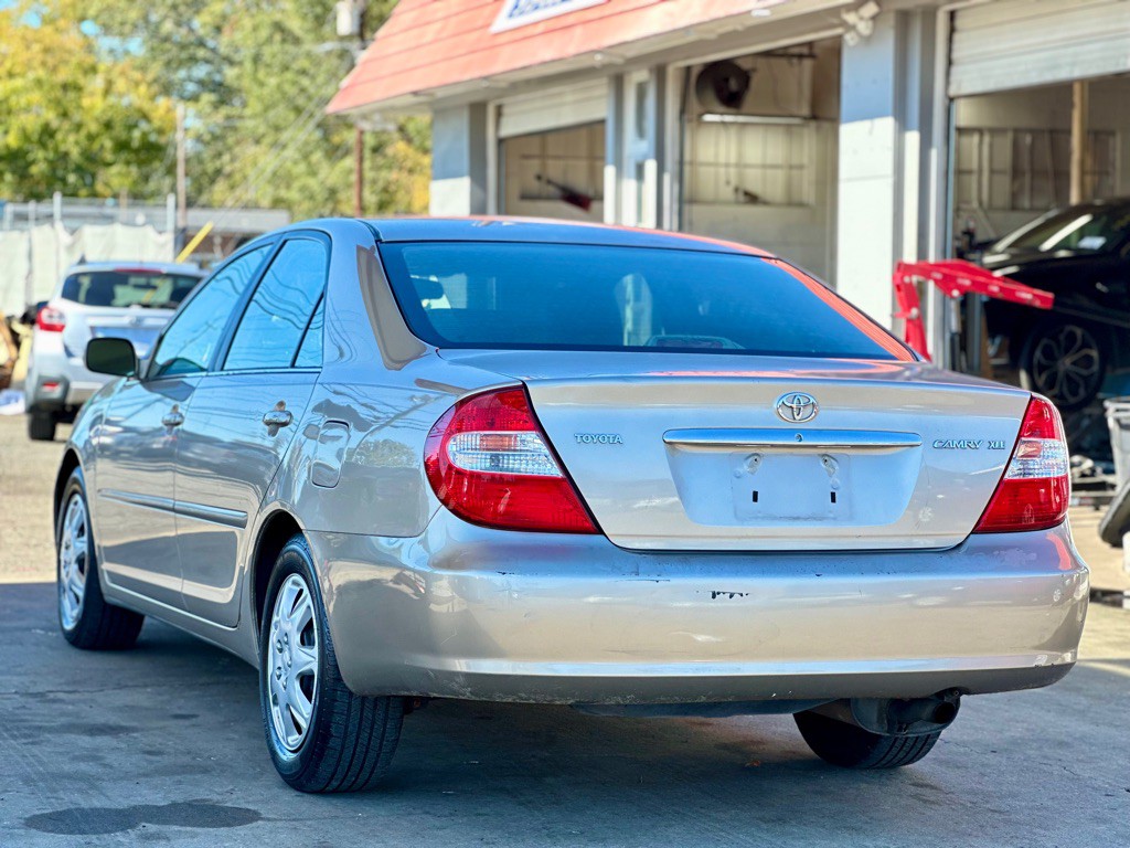 2004 Toyota Camry Image 7