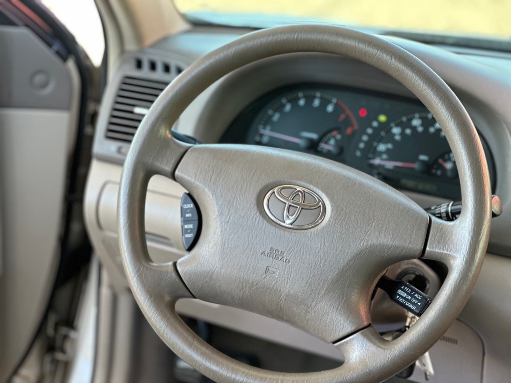 2004 Toyota Camry Image 9