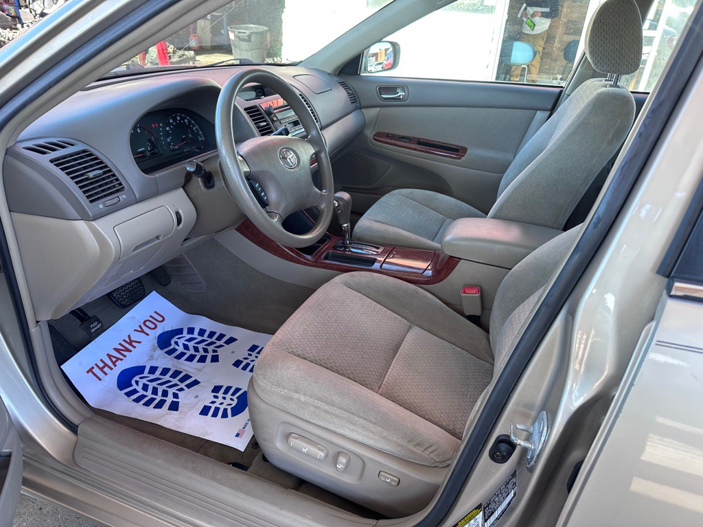 2004 Toyota Camry Image 13