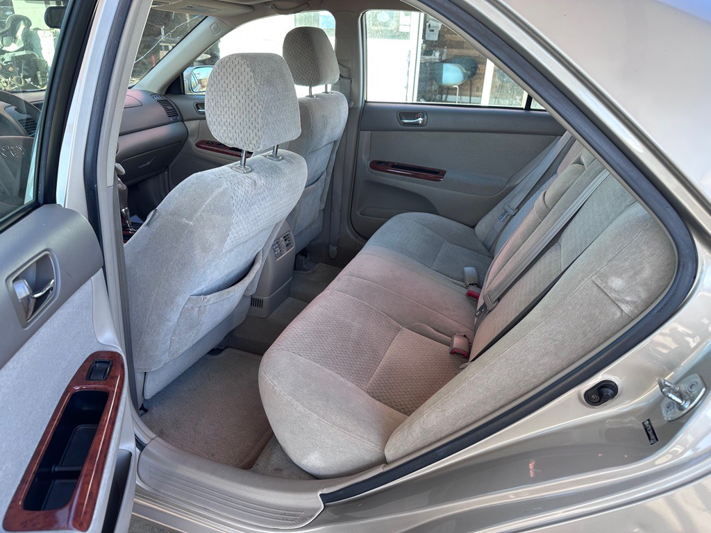 2004 Toyota Camry Image 14