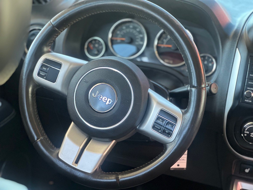 2017 Jeep Compass Image 12