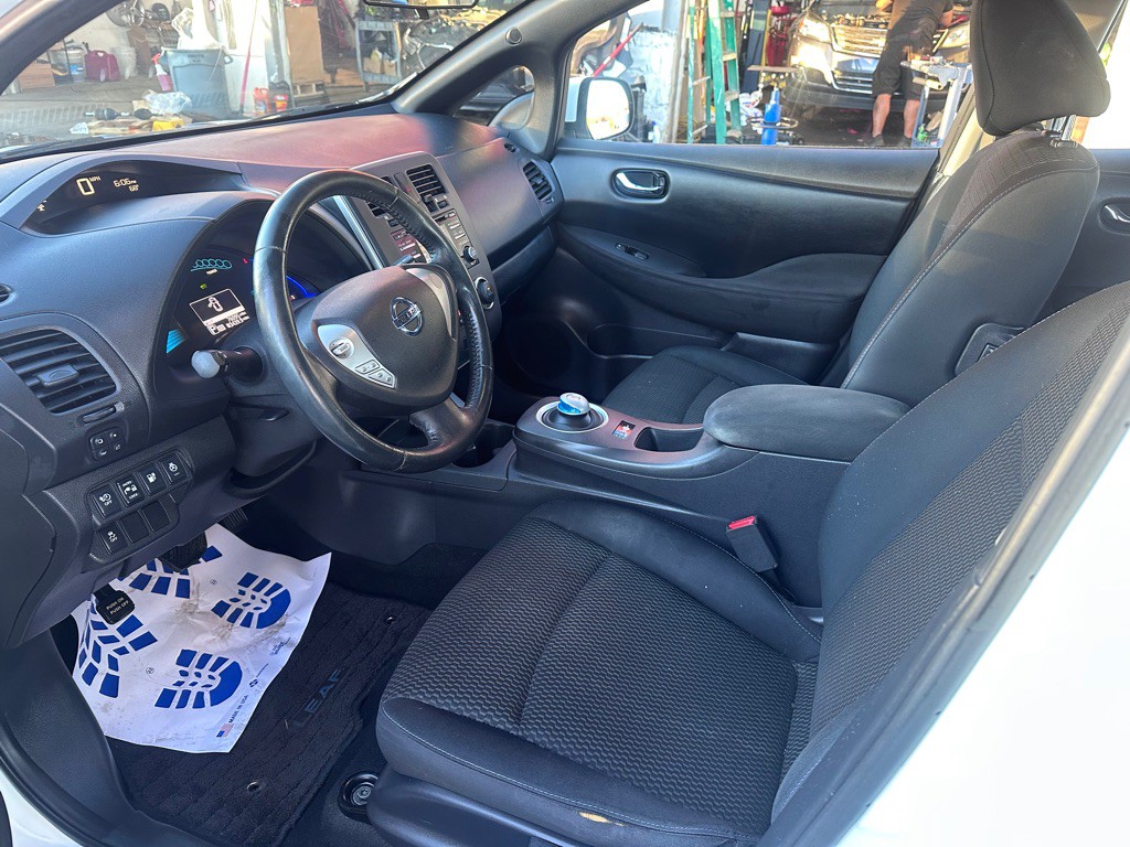 2013 Nissan Leaf Image 9