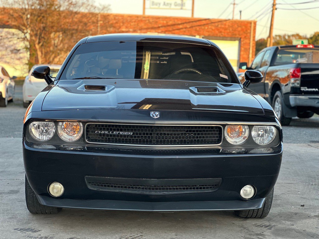 2010 Dodge Challenger Image 2