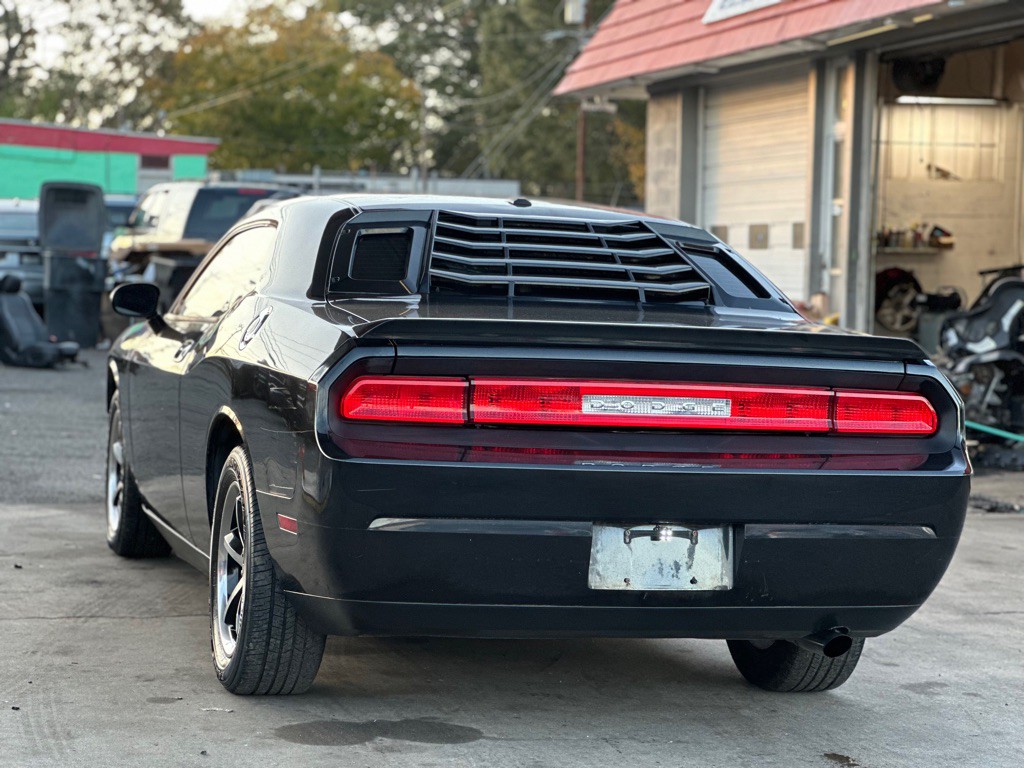 2010 Dodge Challenger Image 8