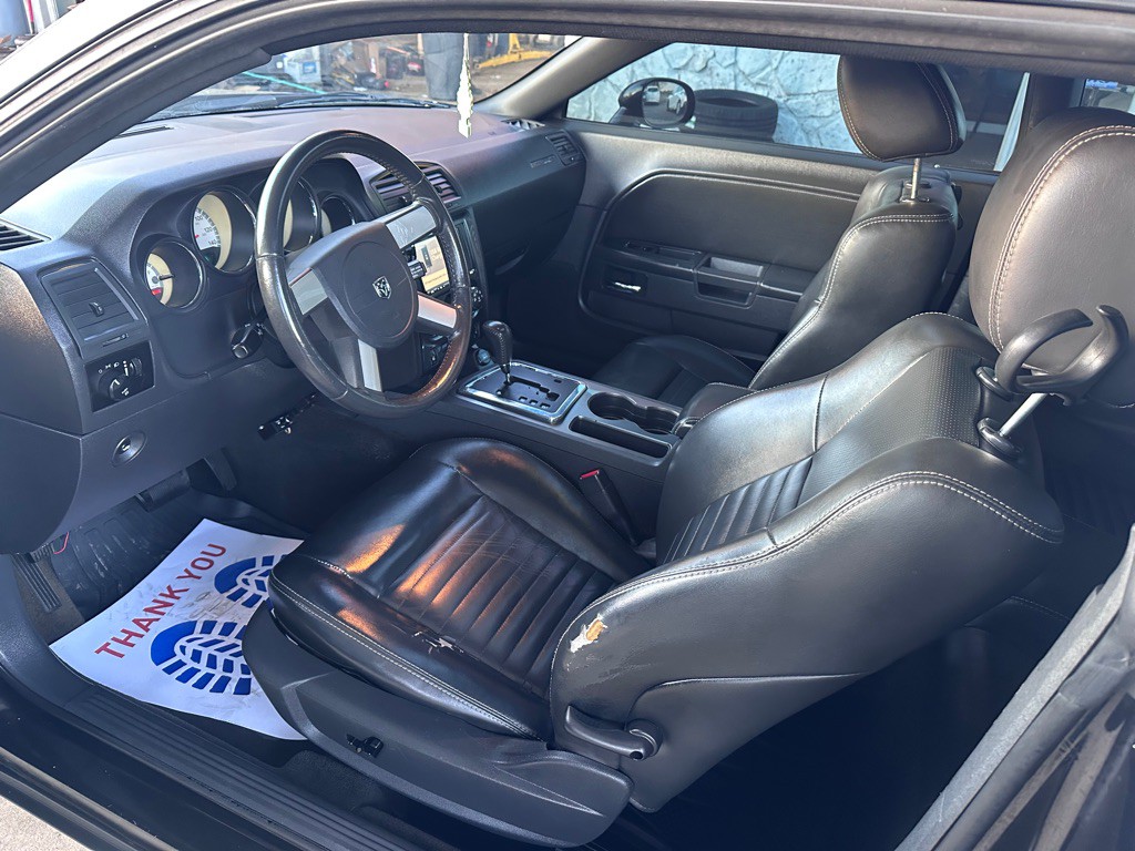 2010 Dodge Challenger Image 11