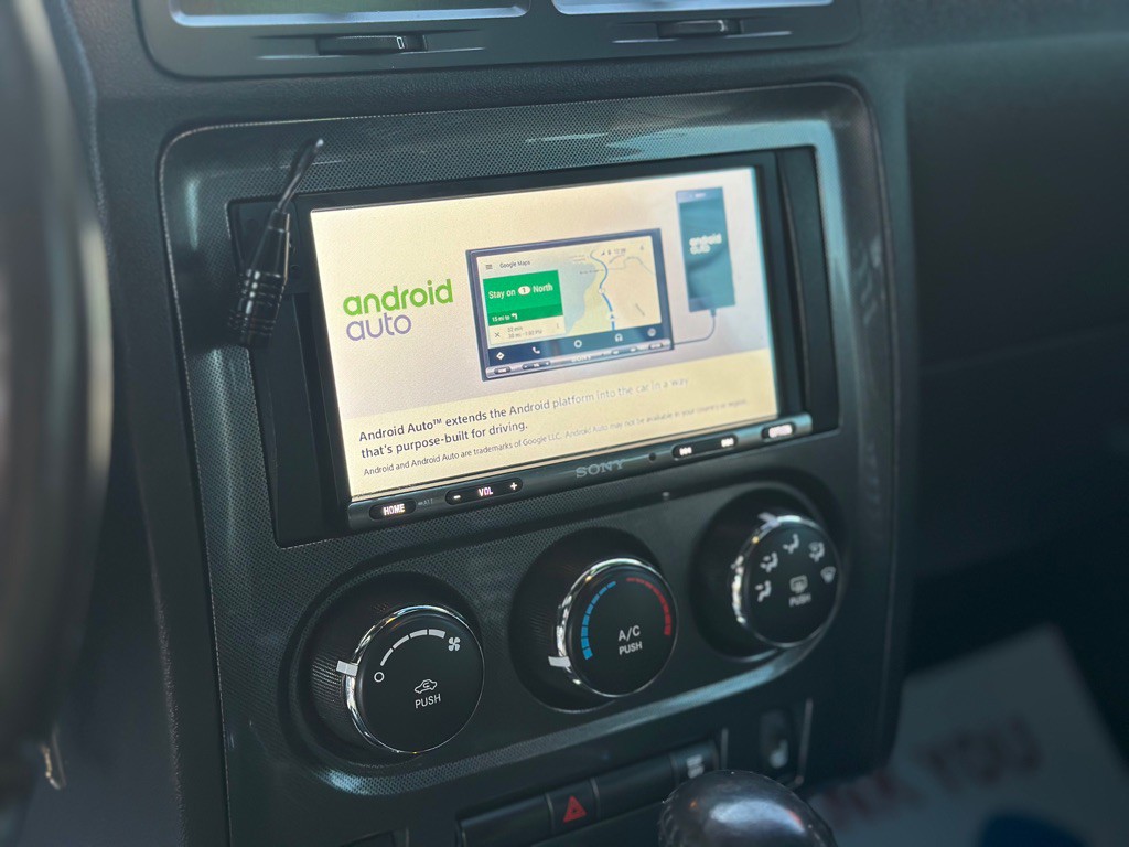 2010 Dodge Challenger Image 12