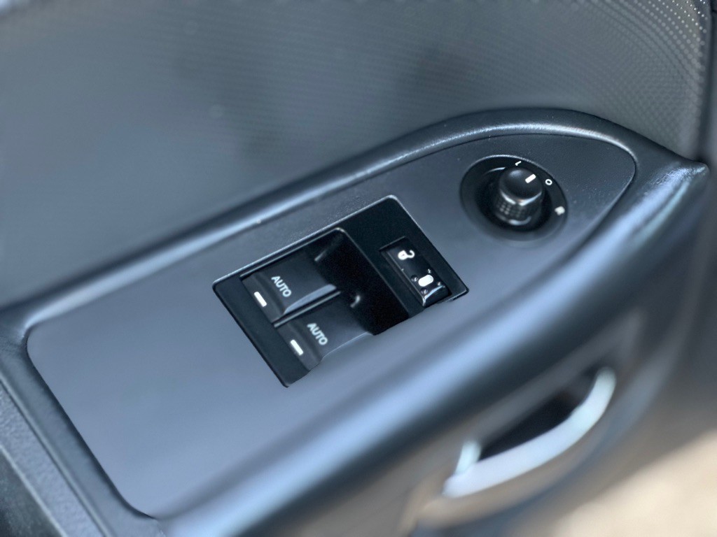 2010 Dodge Challenger Image 13