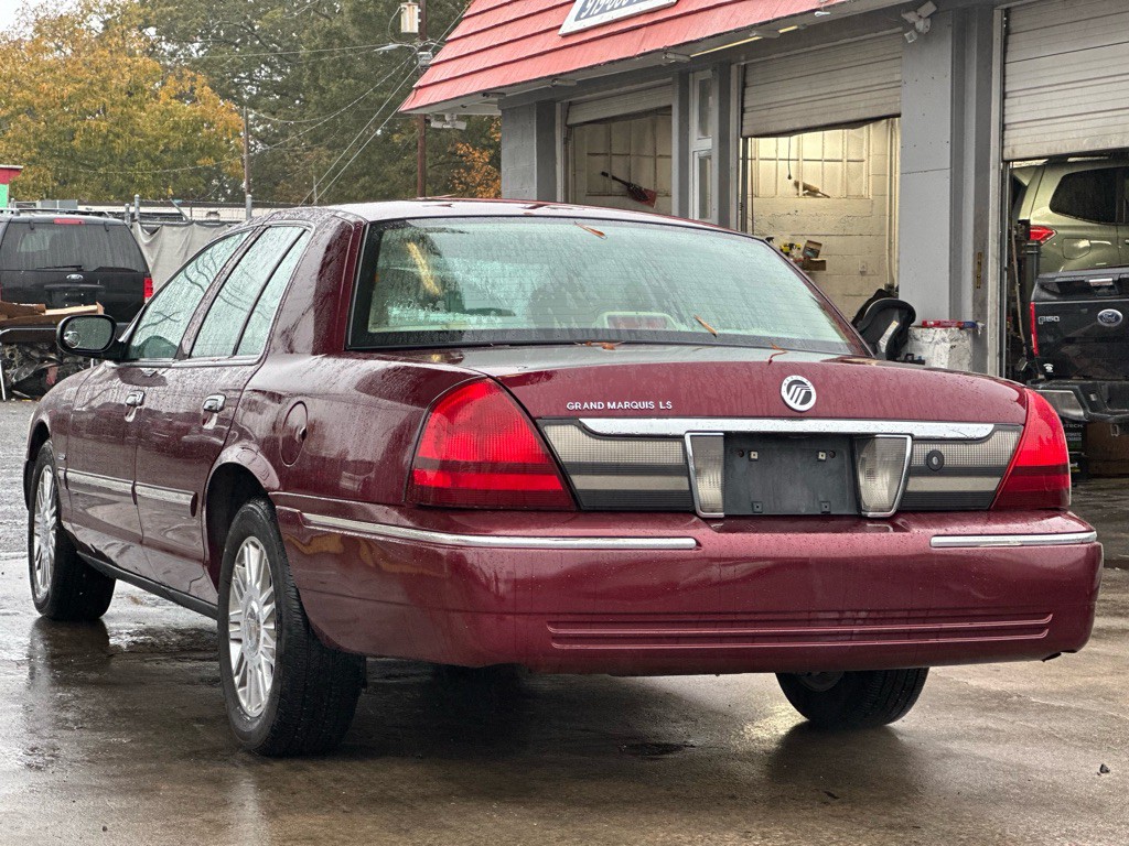 2009 Mercury Grand Marquis Image 10