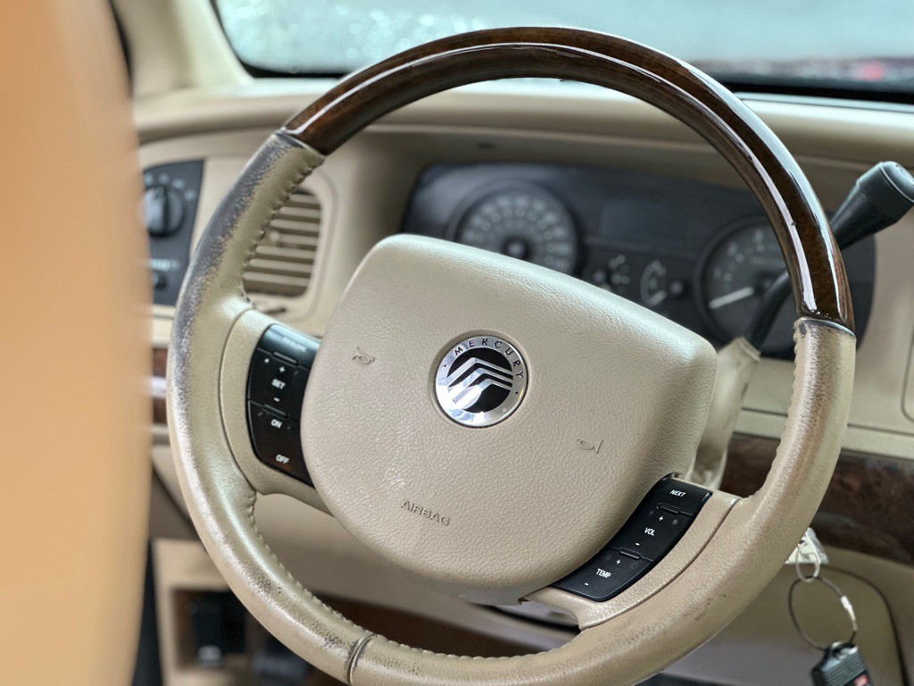 2009 Mercury Grand Marquis Image 12