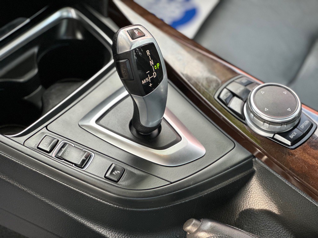 2015 BMW 3 Series Image 11