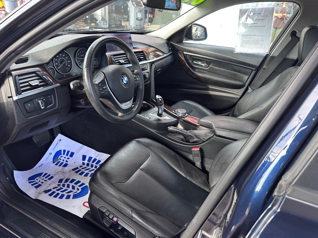 2015 BMW 3 Series Image 12