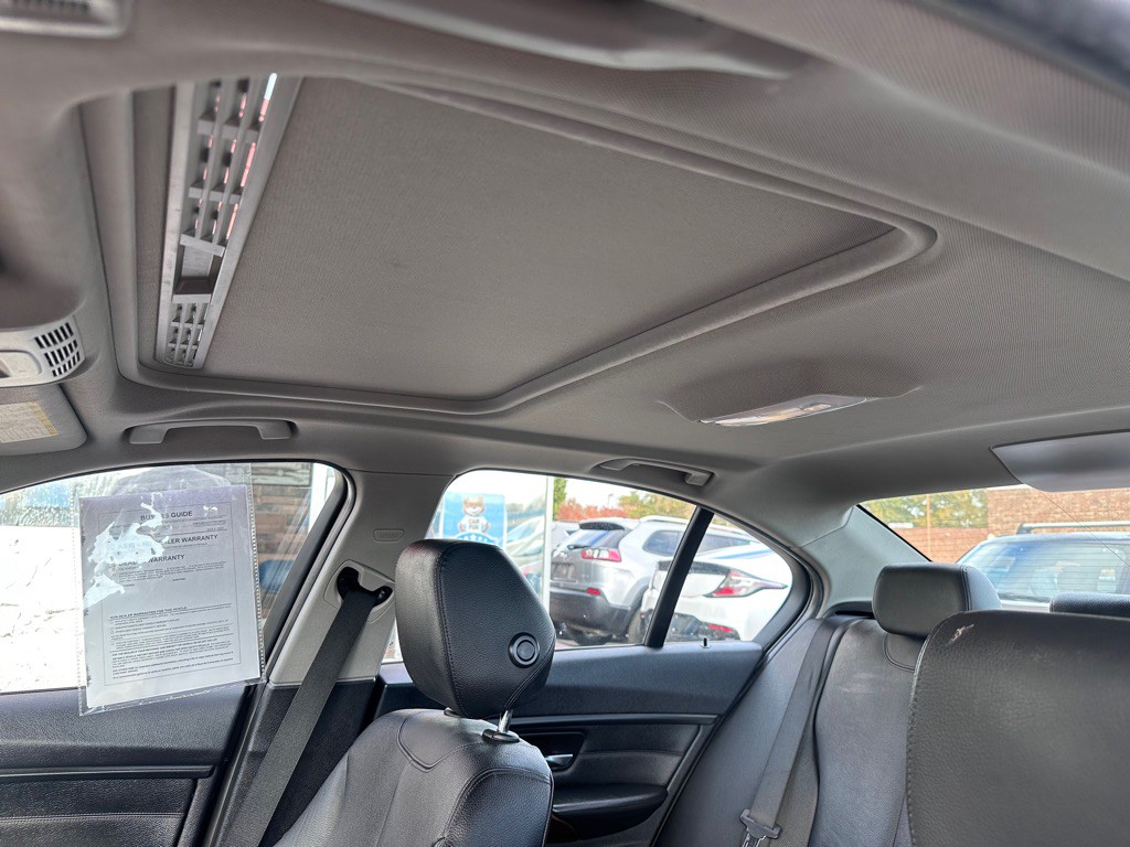 2015 BMW 3 Series Image 14