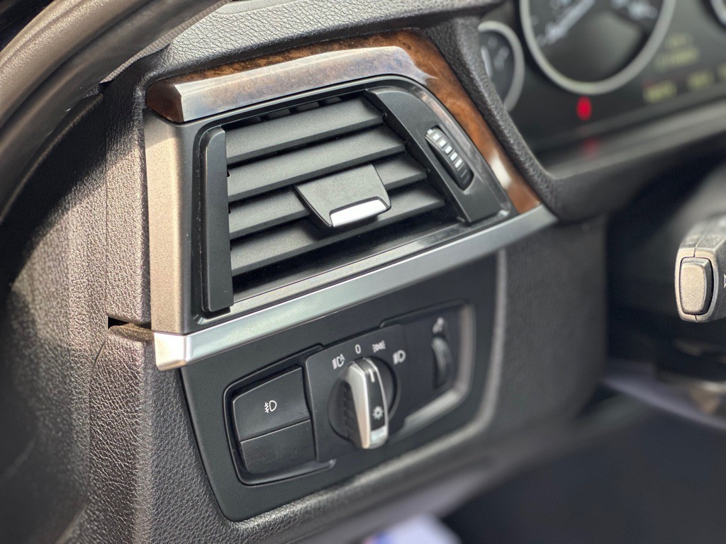 2015 BMW 3 Series Image 15