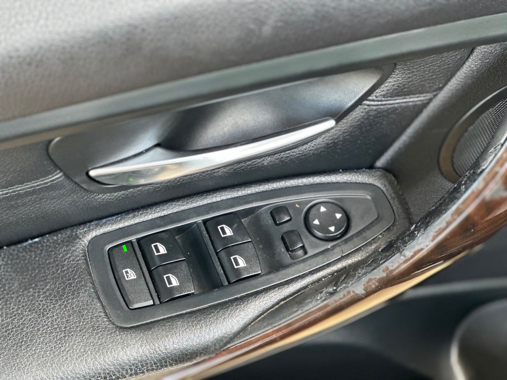 2015 BMW 3 Series Image 16