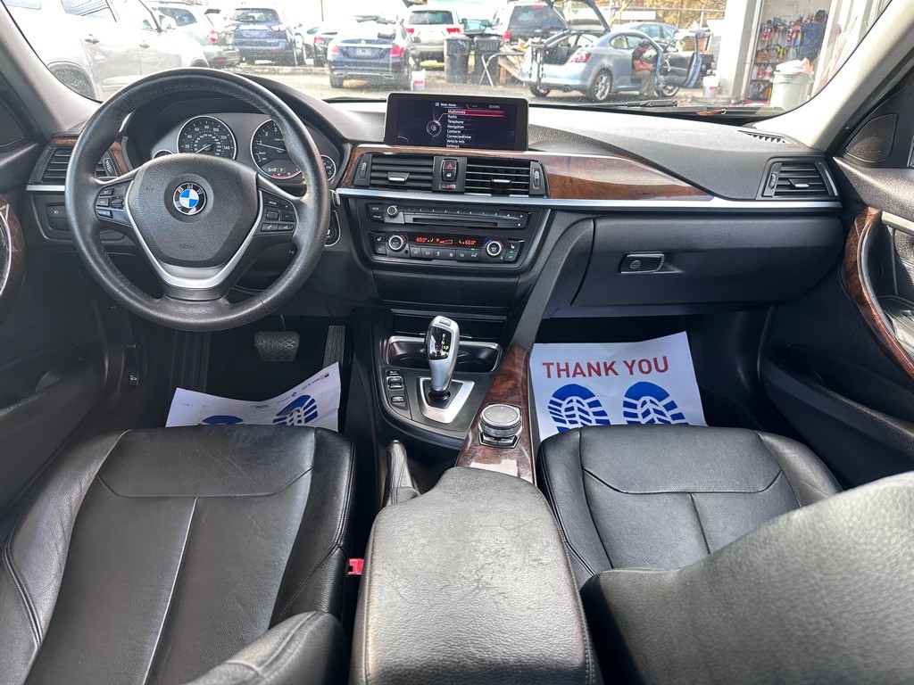 2015 BMW 3 Series Image 17