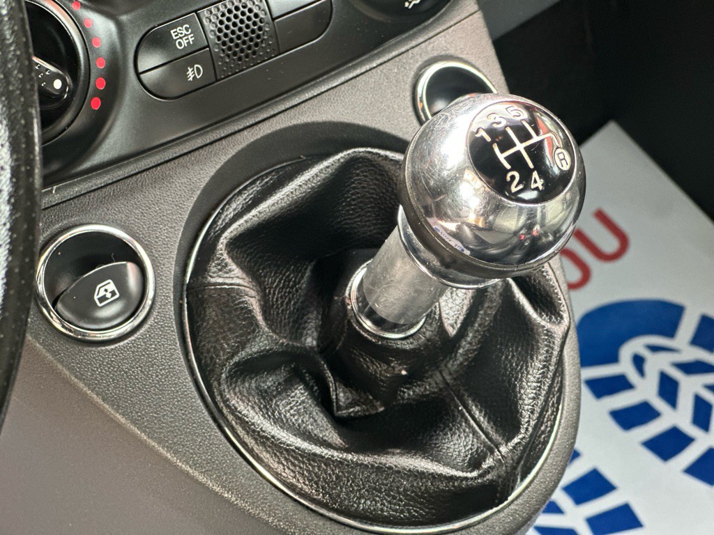 2012 FIAT 500 Image 10