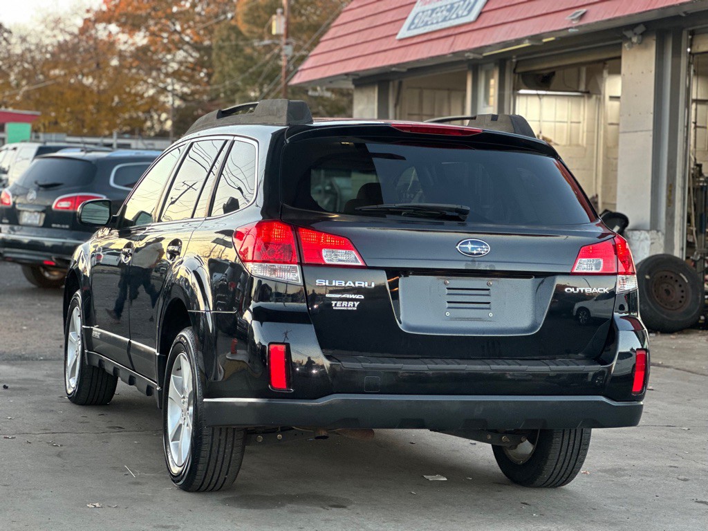 2013 Subaru Outback Image 8
