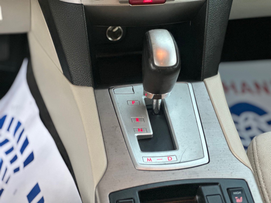 2013 Subaru Outback Image 12