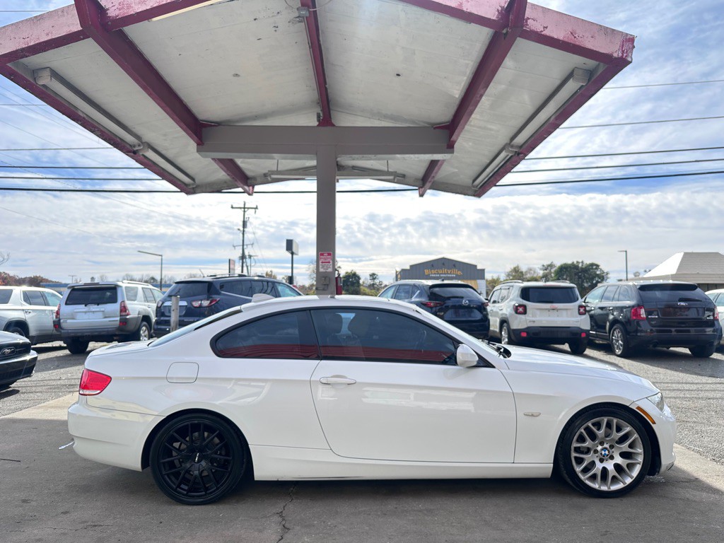 2010 BMW 3 Series Image 5