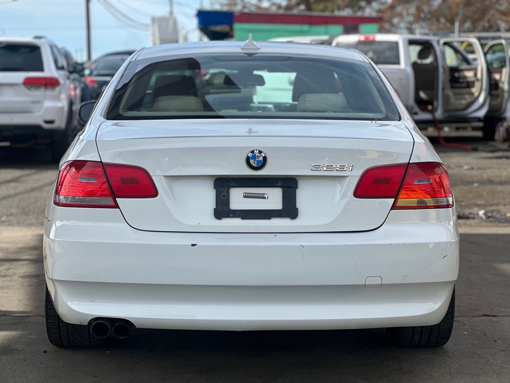 2010 BMW 3 Series Image 7