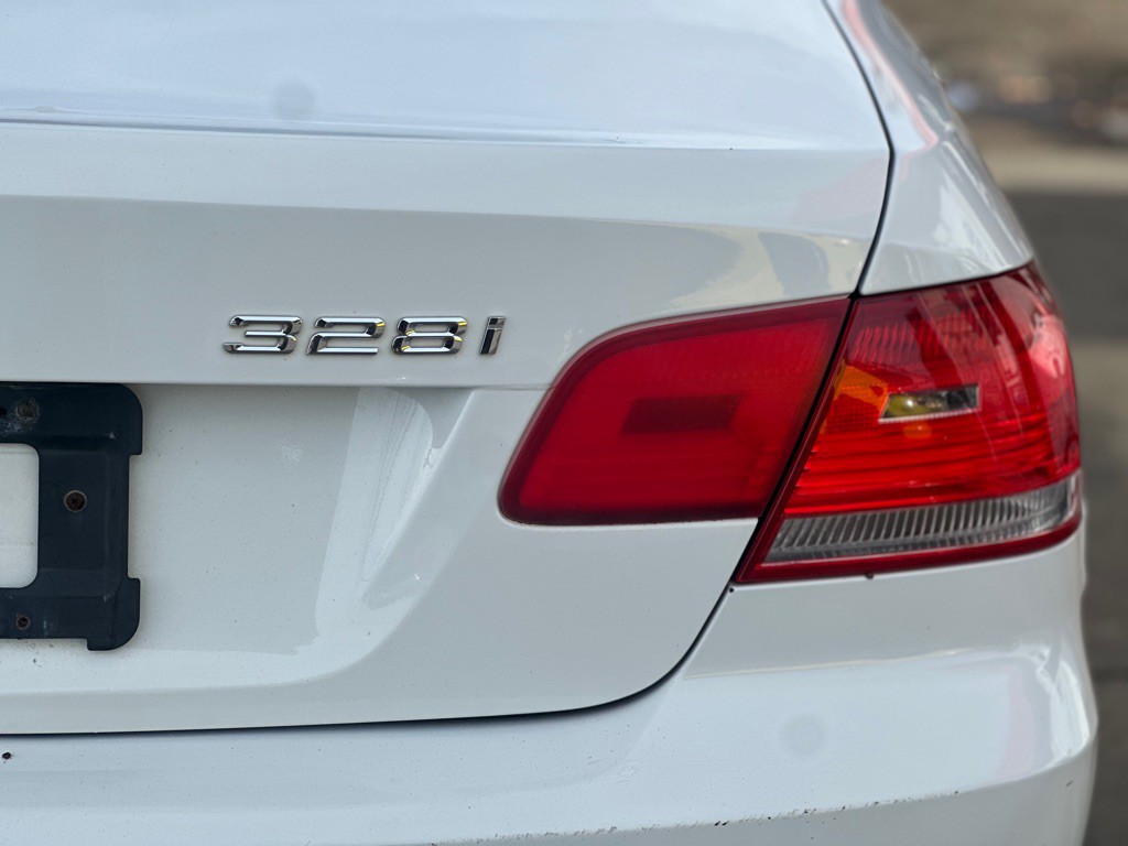 2010 BMW 3 Series Image 8