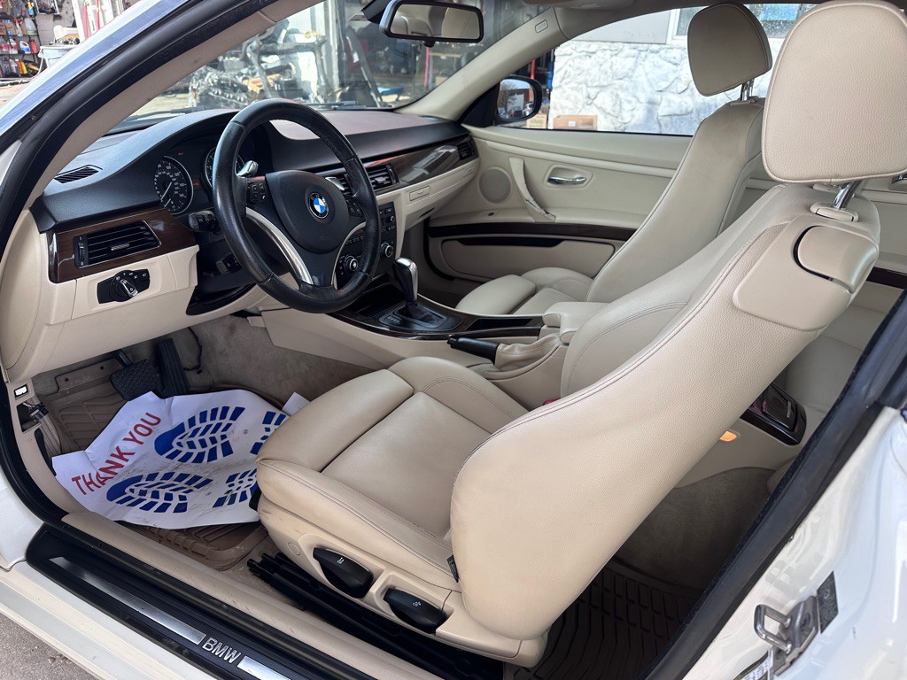 2010 BMW 3 Series Image 10