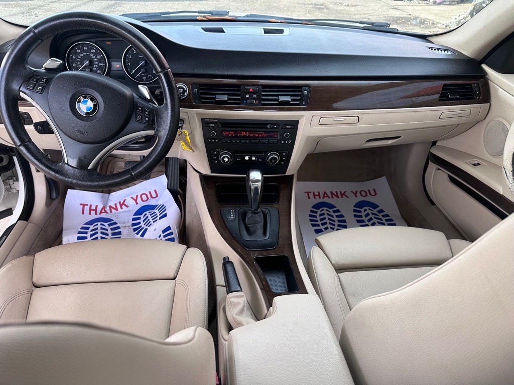 2010 BMW 3 Series Image 11