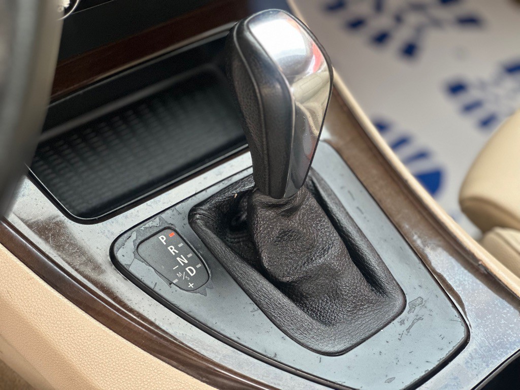 2010 BMW 3 Series Image 13