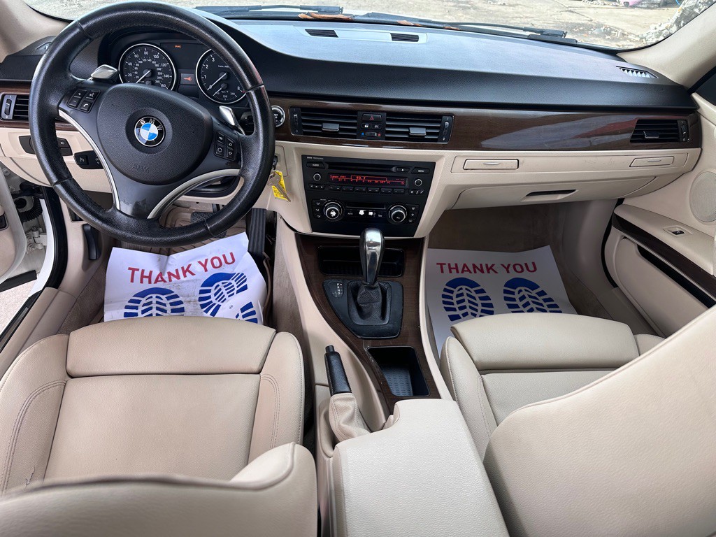 2010 BMW 3 Series Image 14