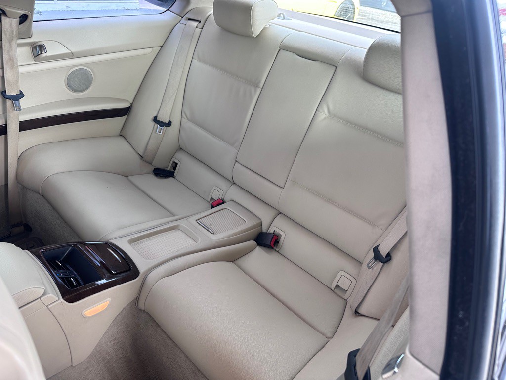 2010 BMW 3 Series Image 15