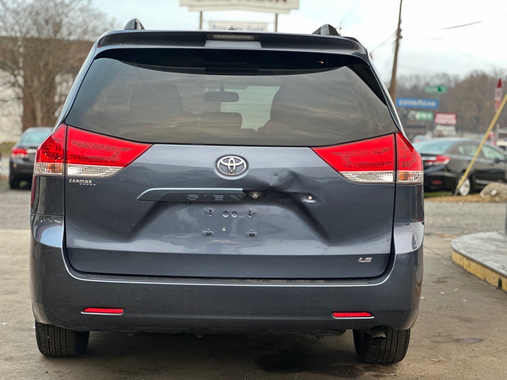 2014 Toyota Sienna Image 6