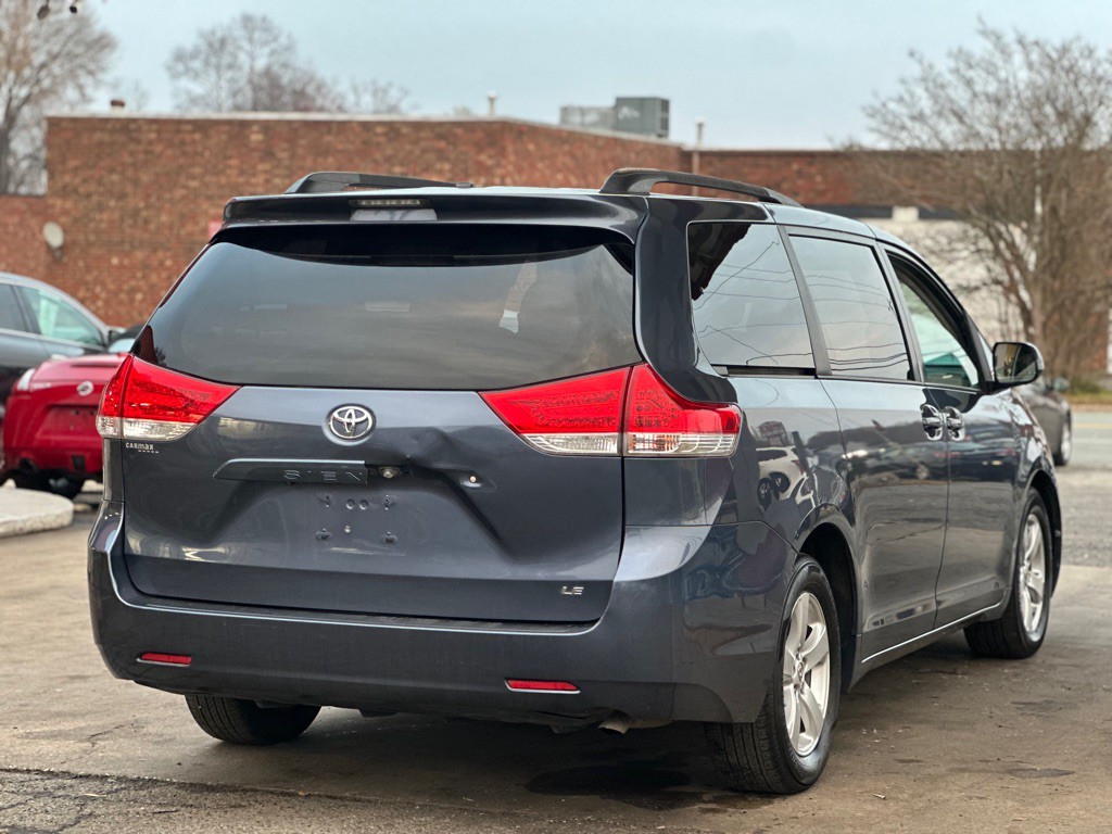 2014 Toyota Sienna Image 7