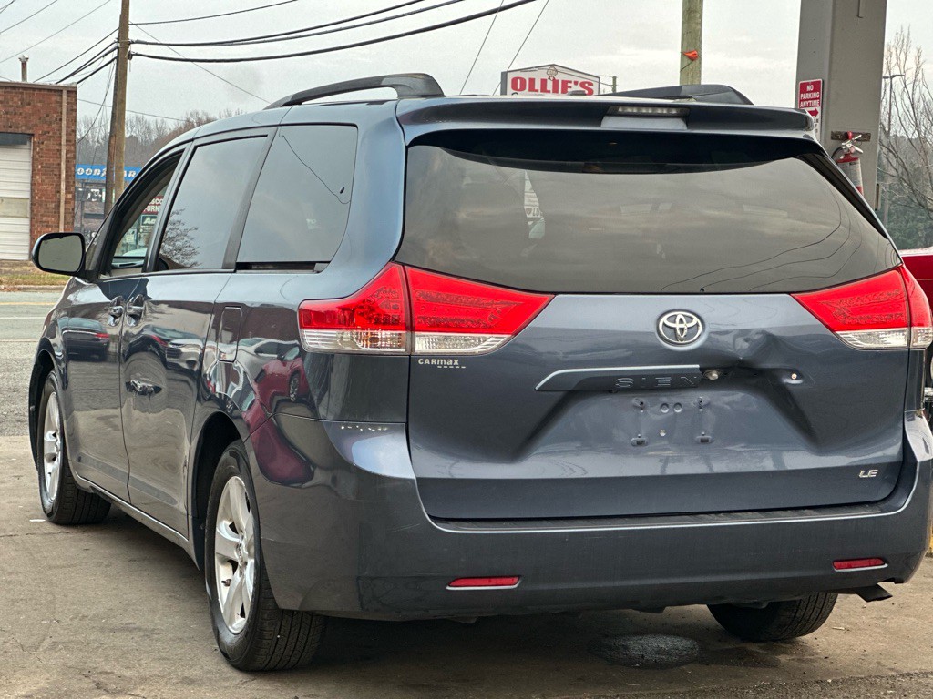 2014 Toyota Sienna Image 8
