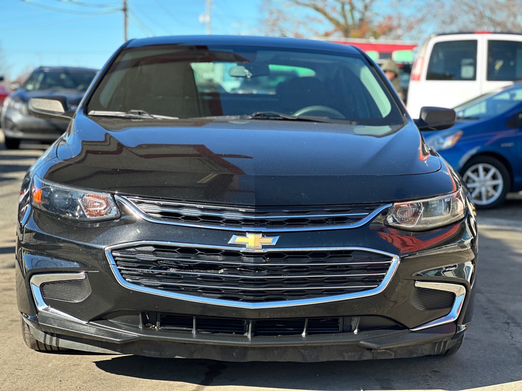 2018 Chevrolet Malibu Image 2