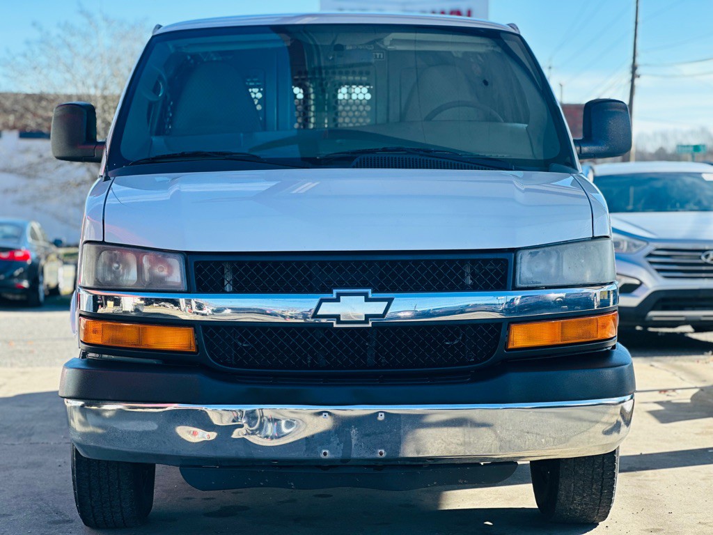 2014 Chevrolet Express Image 2