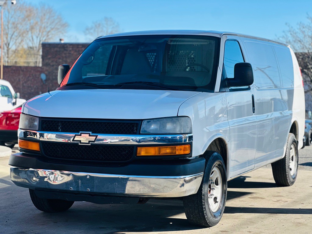 2014 Chevrolet Express Image 3