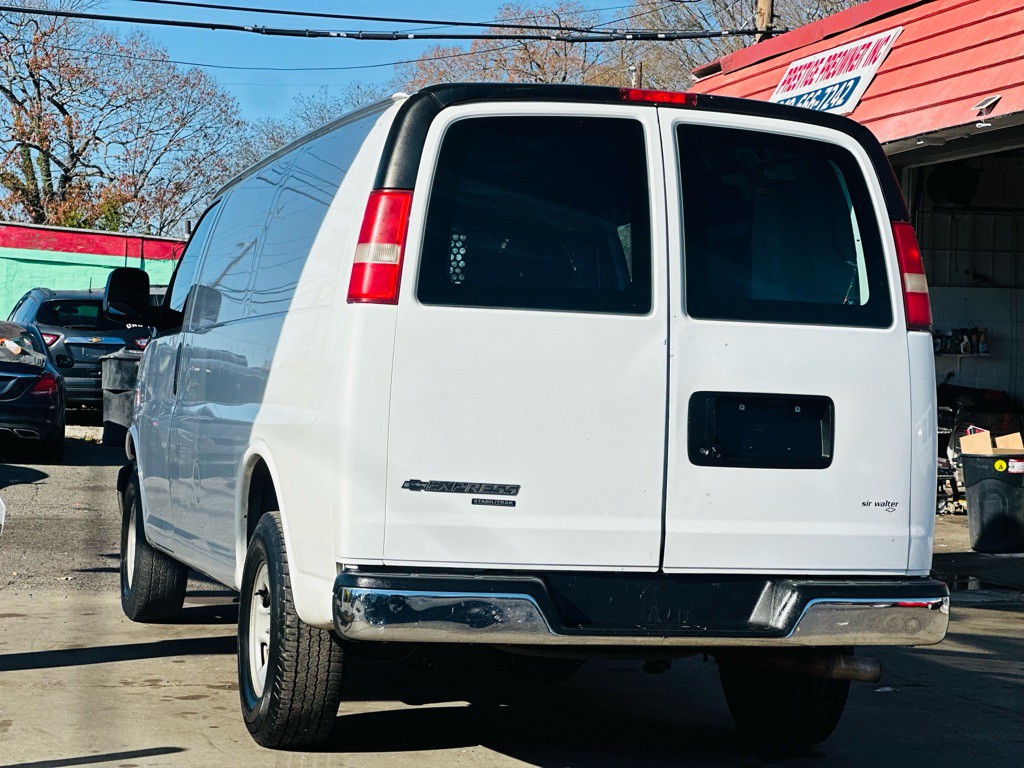 2014 Chevrolet Express Image 9