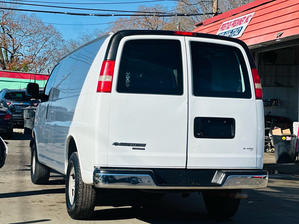 2014 Chevrolet Express Image 10