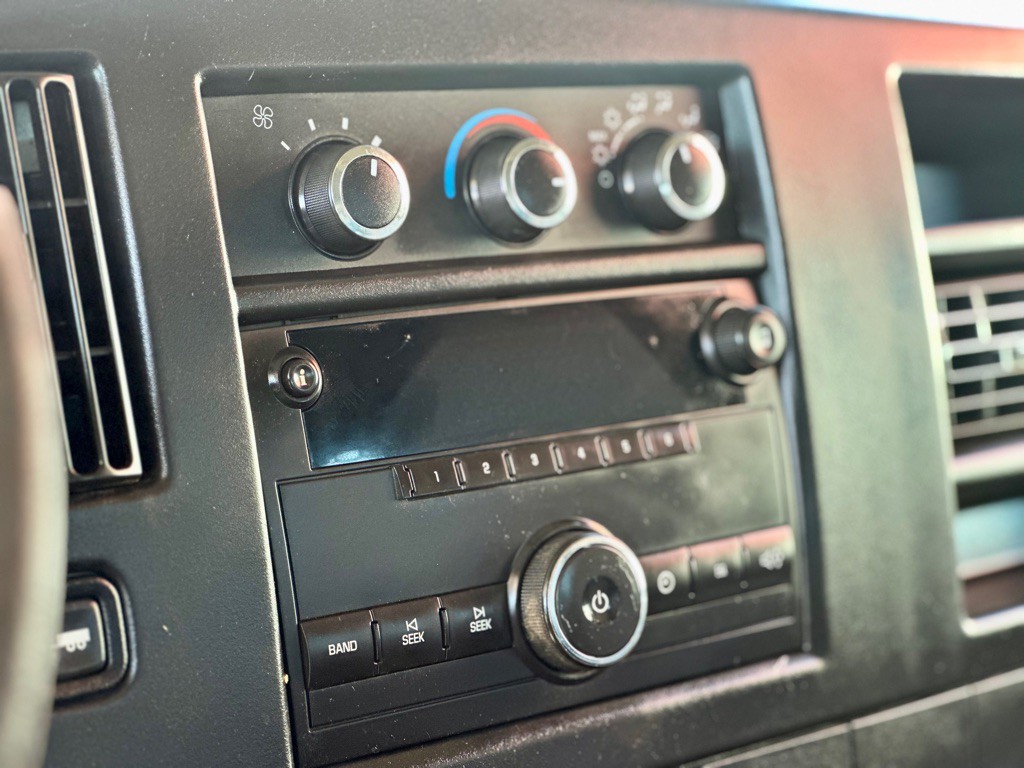 2014 Chevrolet Express Image 13