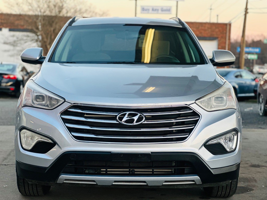 2016 Hyundai Santa Fe Image 2
