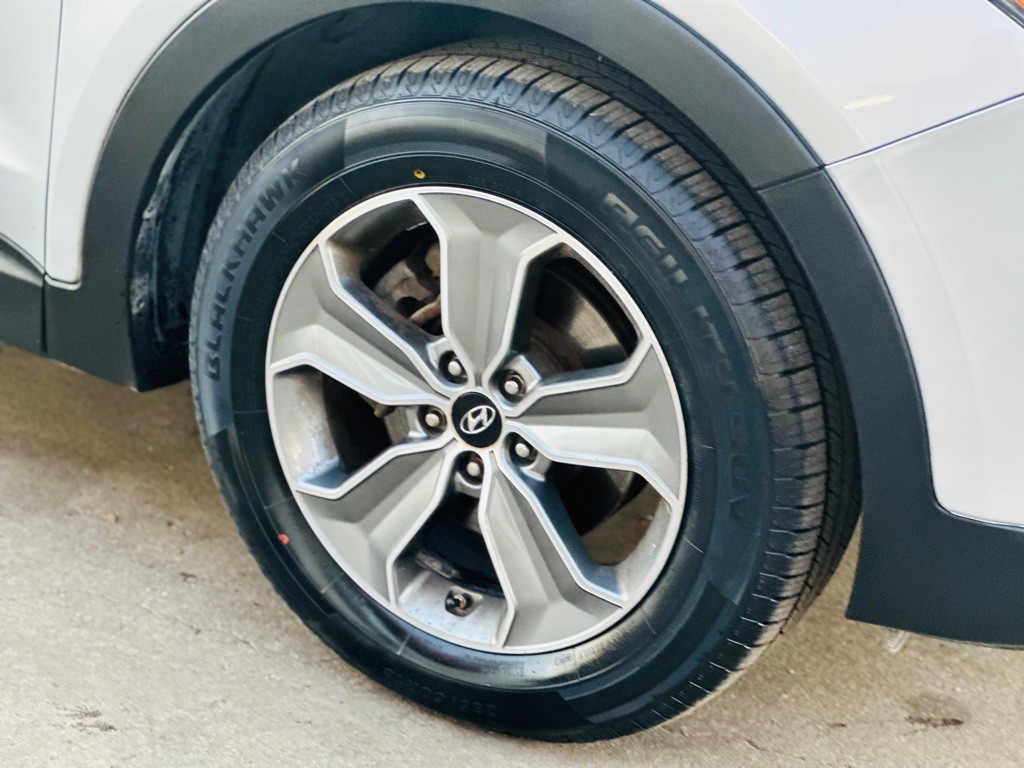 2016 Hyundai Santa Fe Image 5