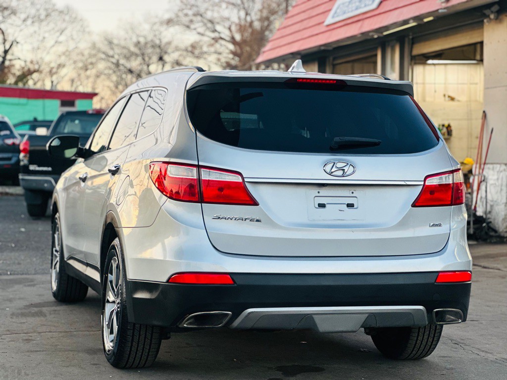 2016 Hyundai Santa Fe Image 10