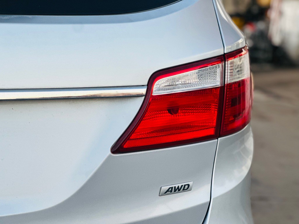 2016 Hyundai Santa Fe Image 12