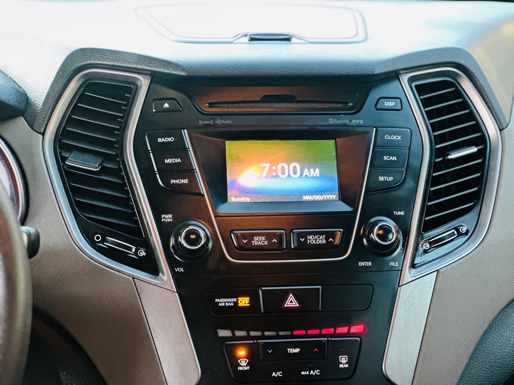 2016 Hyundai Santa Fe Image 14