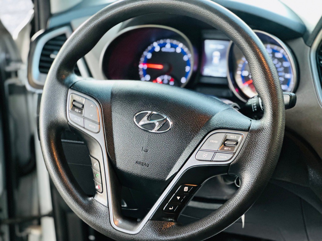 2016 Hyundai Santa Fe Image 16