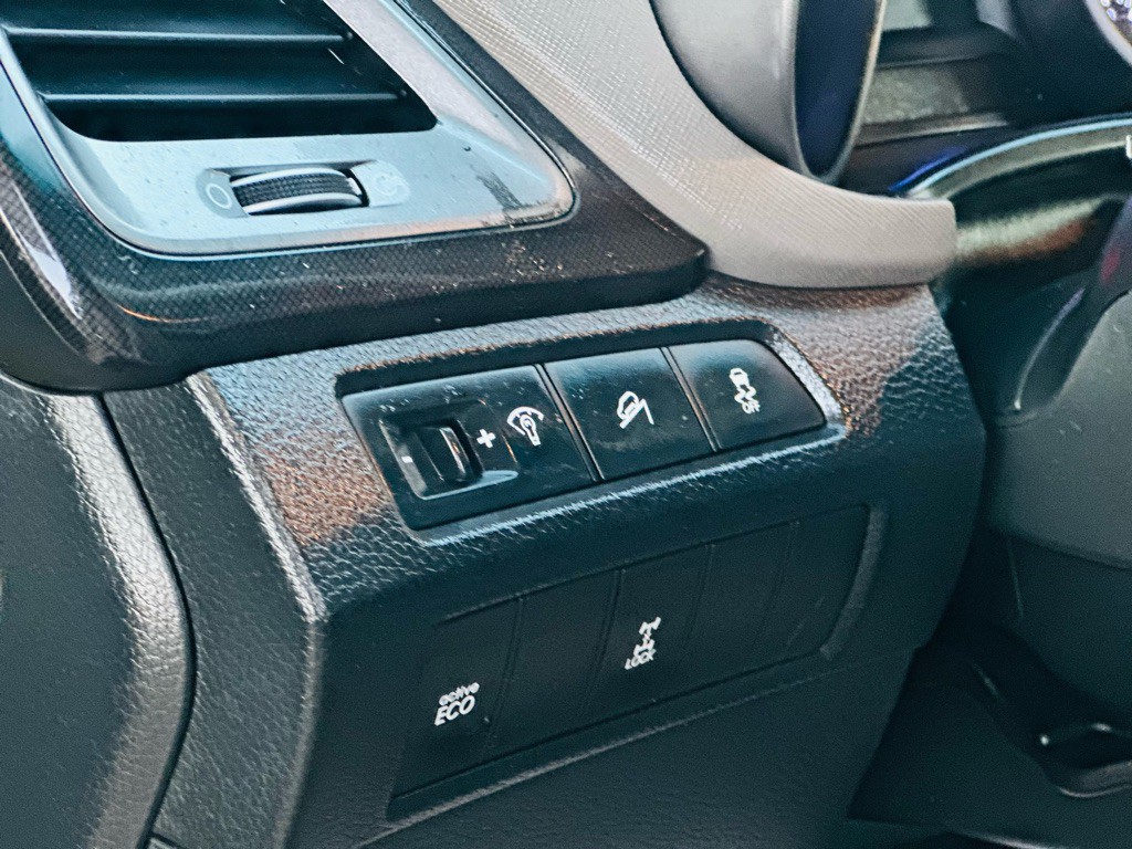 2016 Hyundai Santa Fe Image 17