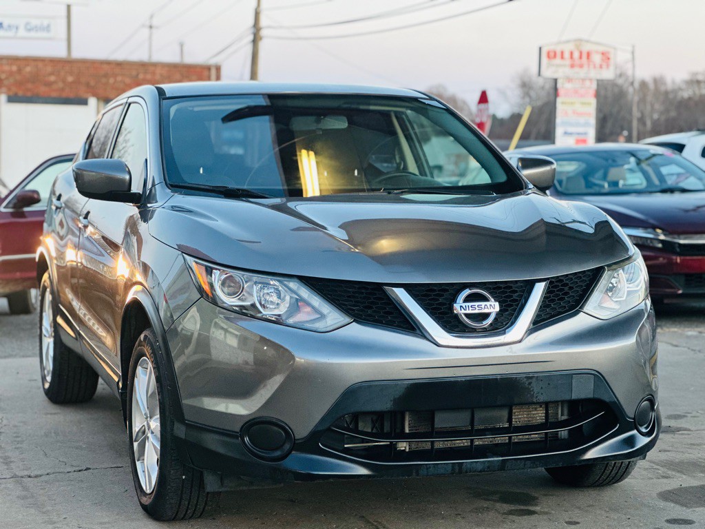 2017 Nissan Rogue Image 1