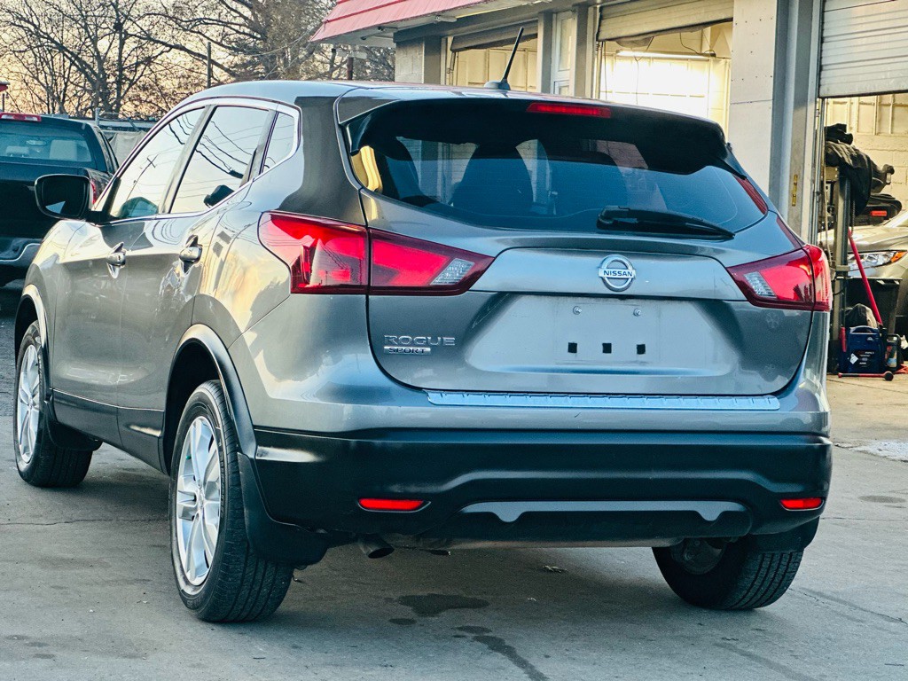 2017 Nissan Rogue Image 8