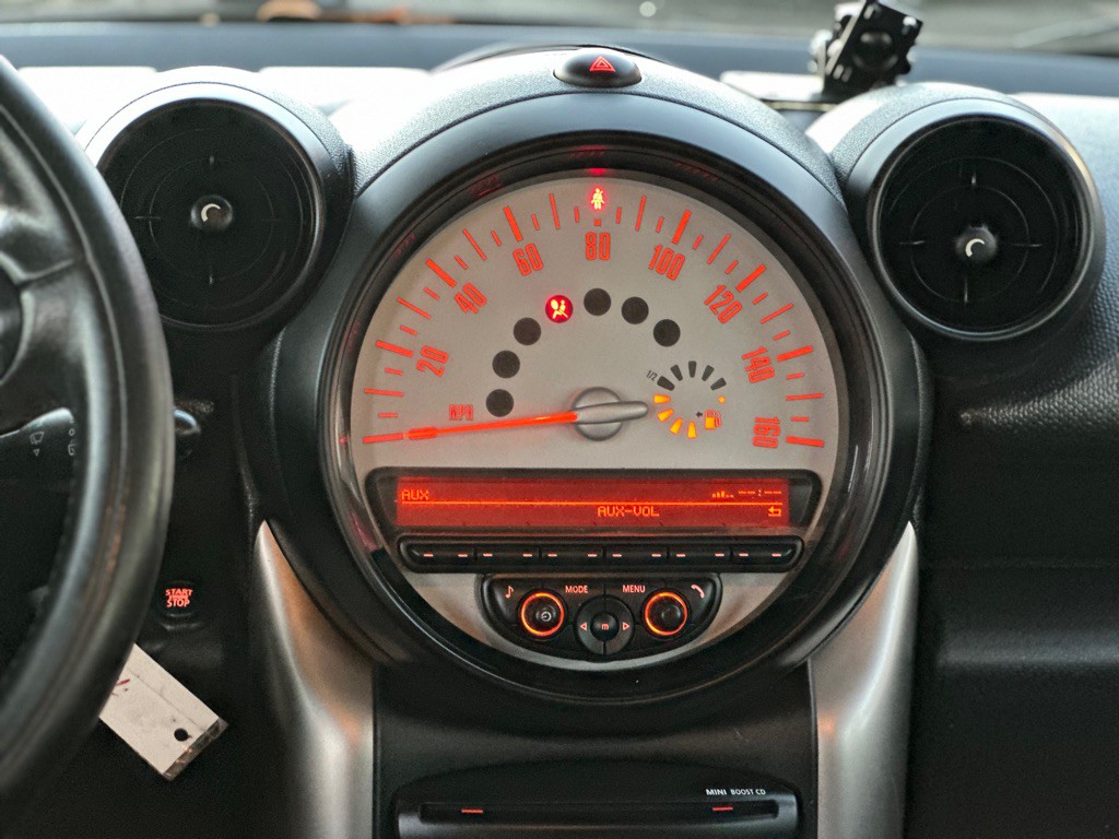 2013 MINI Cooper Image 10