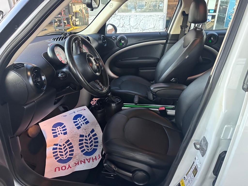 2013 MINI Cooper Image 11